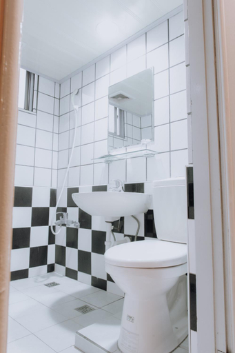 Bathroom 3, Tong Hsin Hotel, Pingtung