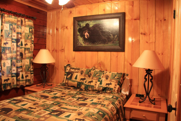 Bedroom 3, (66) Grizzly Giant at The Redwoods In Yosemite, Mariposa