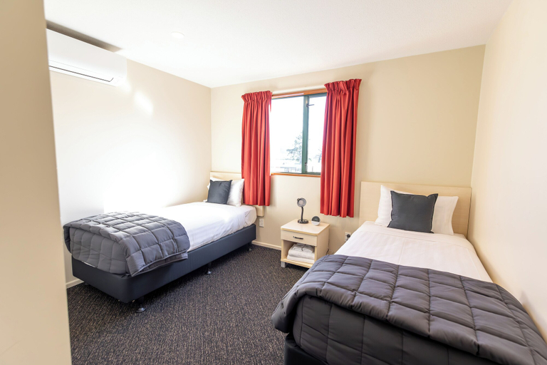 Bedroom 2, Lobster Inn Motel, Kaikoura