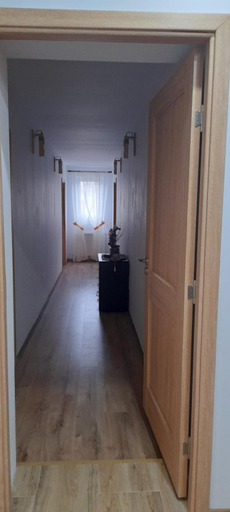Public Area 2, Casa Spilt, Borsa