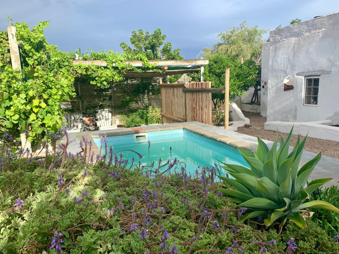 Sport & Beauty 2, Ta Mala's Cottage, Central Karoo