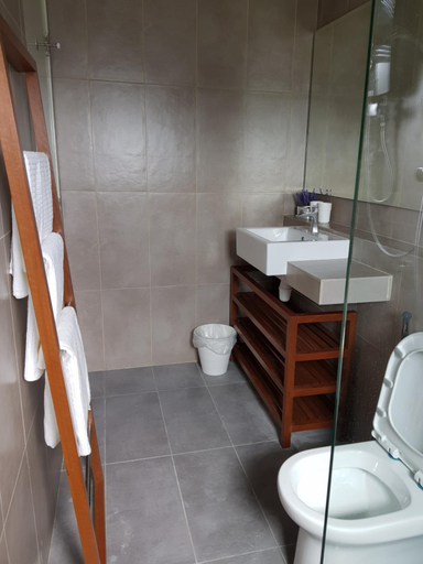 Bathroom 4, Timurbay studio apartment facing beautiful beach, Kuantan