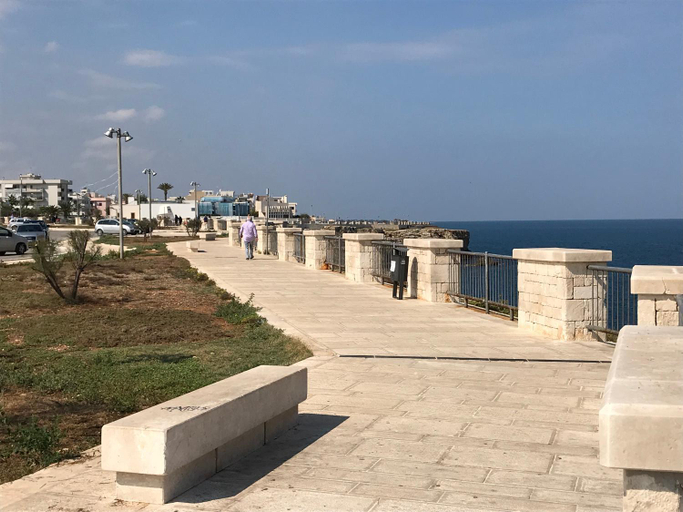 Others 4, Amare il Mare, Bari