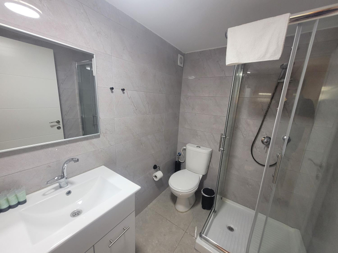 Bathroom 2, Yalarent Malina motel in Tiberias