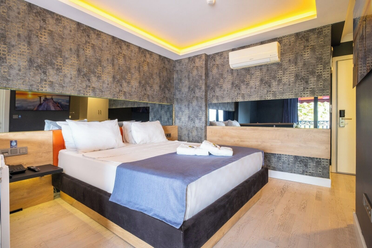 Bedroom 4, 216 Bosphorus, Üsküdar