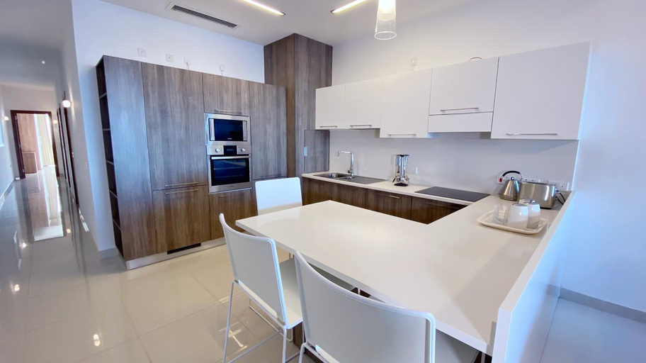 Others 4, Quisisana Apartments - Cast Renting