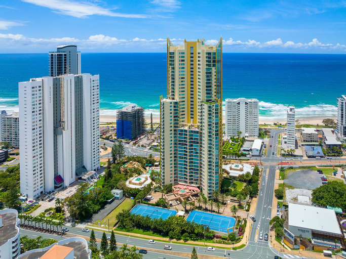 Resort style 3br unit w/ huge entertainers balcony, Gold Coast