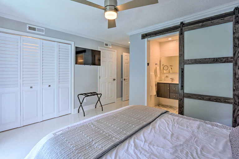 Others 4, Coastal Resort Beach Villa < 1 Mi to Shore!, Beaufort