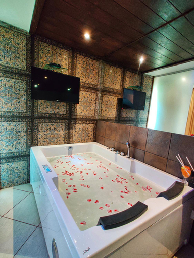 Bathroom 3, Misty Meadows Lonavala, Pune