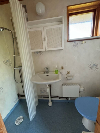 Bathroom, Hälluddens Stugby och Vandrarhem, Borgholm