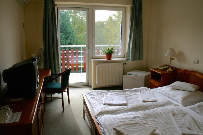 Bedroom 3, Well Hotel, Siklósi