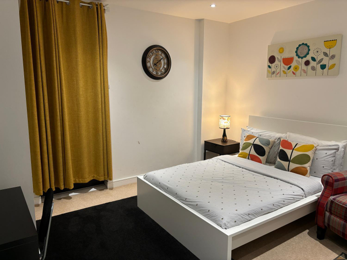 5, Modern en-suite room and self catering in london, London
