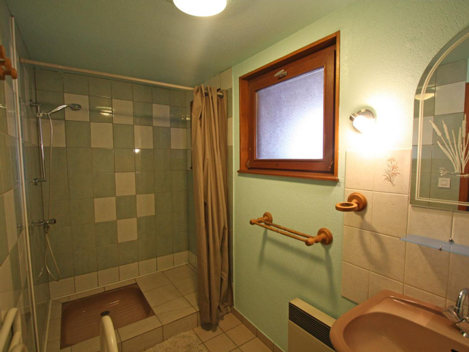 Bedroom 3, Gite spacieux et confortable au Val d'Ajol, a proximite de Plombieres-les-Bains, animaux de ferme ! , Vosges