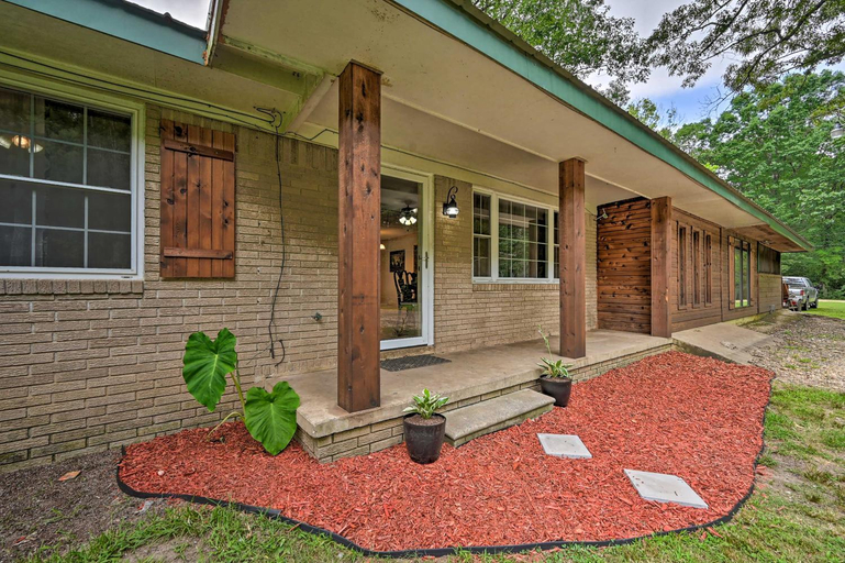 Exterior & Views 1, Quiet Abode w/ Gas Grill ~ 5 Miles to Broken Bow!, McCurtain