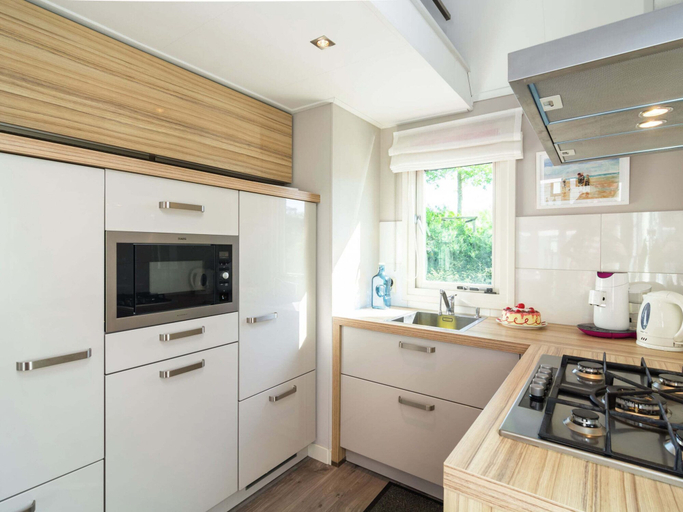 Private kitchen 5, Modern Holiday Home in Kattendijke With a Garden, Goes