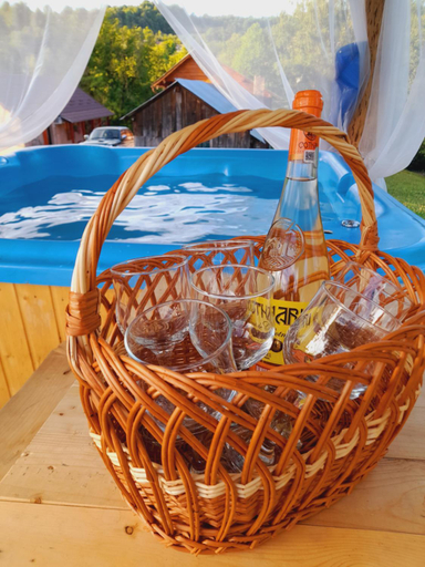 Food & Drinks 4, Casa de la ferma Mariuca, Giulesti