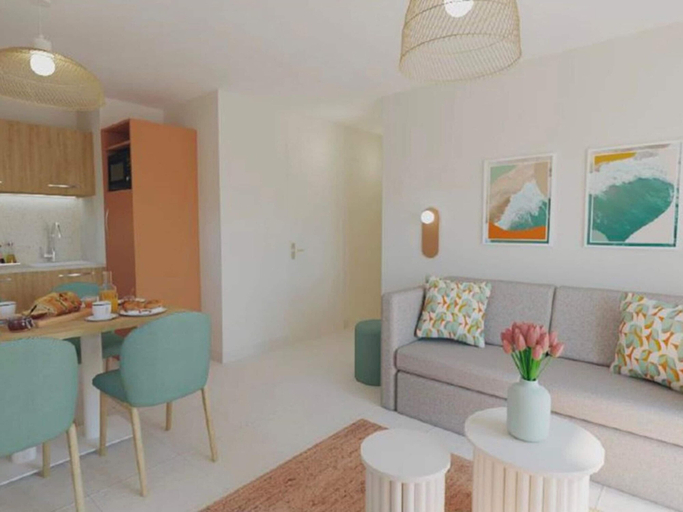 Private kitchen 2, Apartment in Giens with Pool & Beach Access, Var