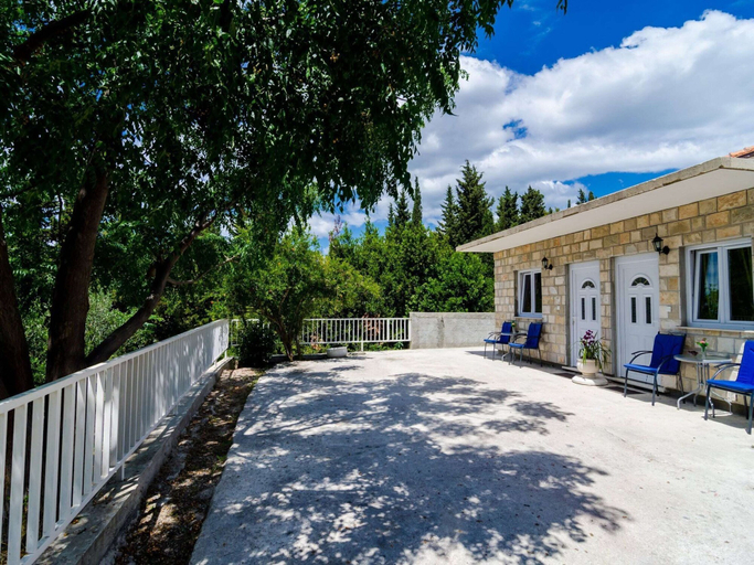 Exterior & Views, Apartments Versus- Comfort Studio Apartment With Terrace, Župa Dubrovačka
