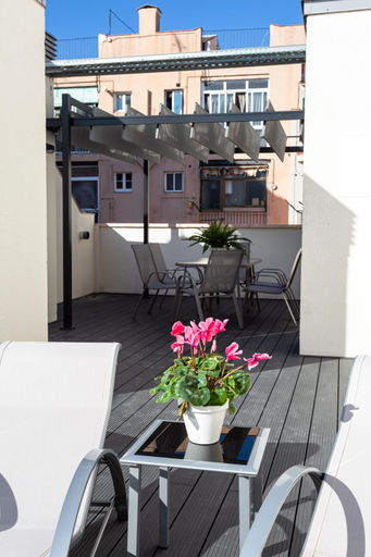 Others 5, 8 lacus duplex, Barcelona