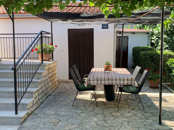 Others 2, Apartment With one Room Near City Centre, Pula