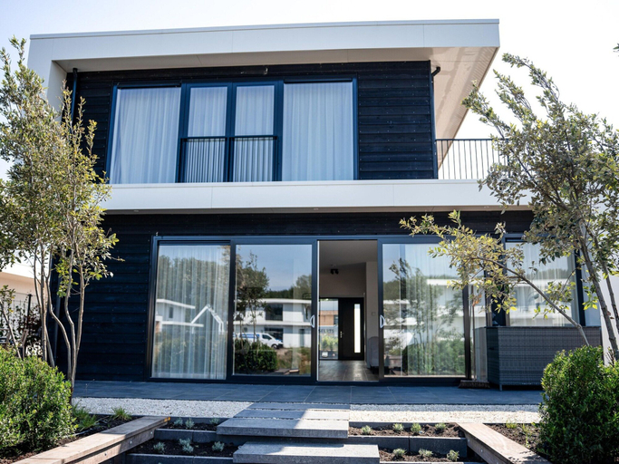 Exterior & Views 2, Water Villa With Garden and Jetty Near Harderwijk, Zeewolde