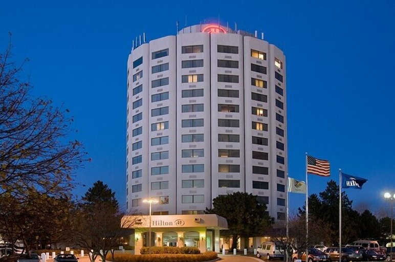 Exterior & Views 2, Hilton Chicago/Oak Lawn, Cook