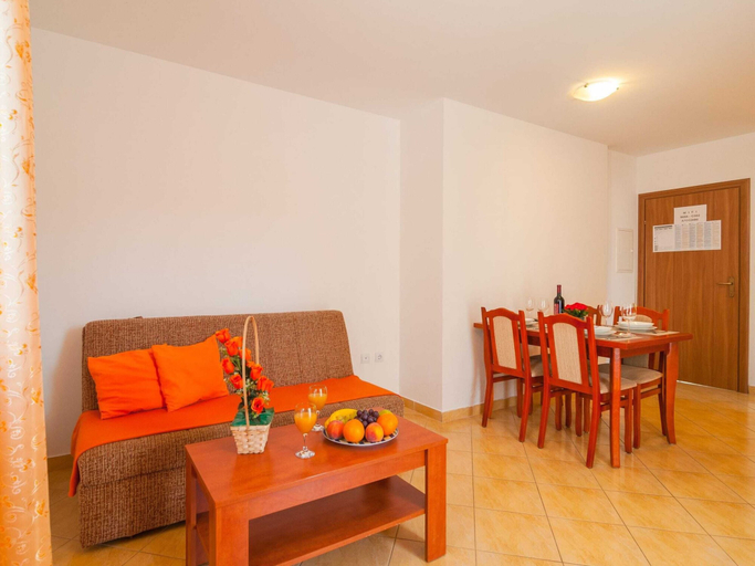 Dining 2, Apartments Island Beat - Two Bedroom Apartment With Balcony, Supetar
