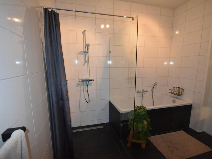 Bathroom 3, Villa on the Water Near the Veluwemeer, Zeewolde
