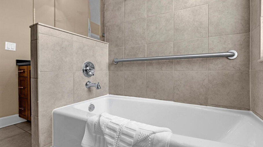 Bathroom 4, Enchanted Garden Resort, Orange