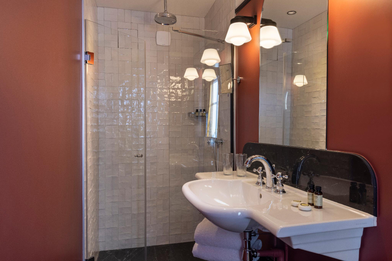 Bathroom 3, Grand Hotel Chicago, Paris