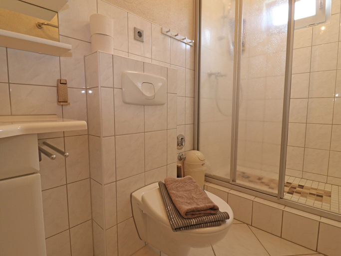 Bathroom 2, Attraktive Bungalows Rauberkuhle in Koserow, Vorpommern-Greifswald