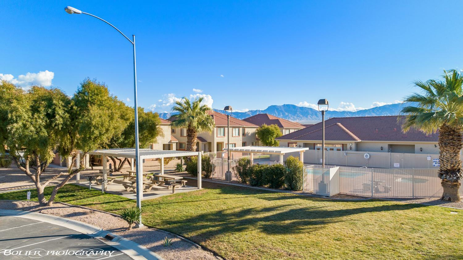 Beautiful Condo at the Springs By Cool Properties, Clark