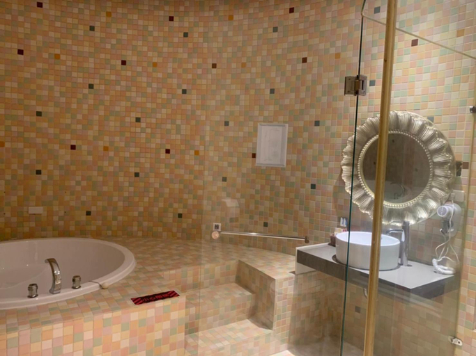 Bathroom 4, You Want Motel, New Taipei City