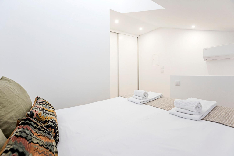 Bedroom 2, Urban House by LovelyStay, Porto