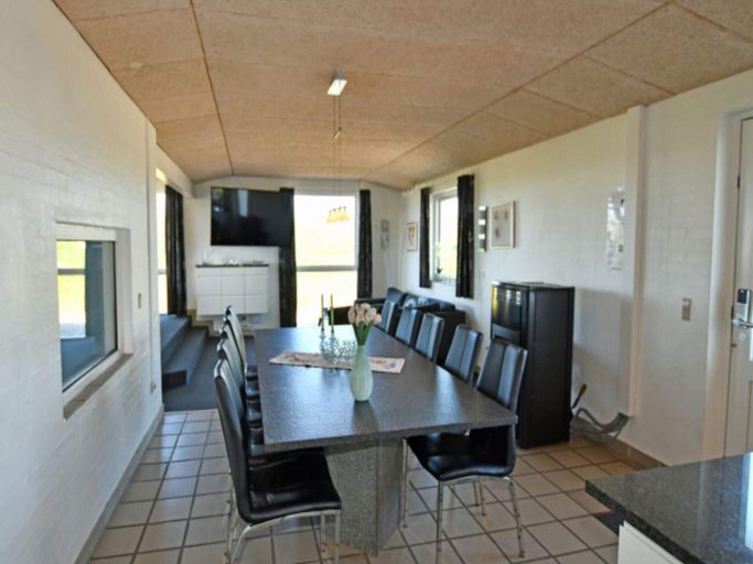 Dining 4, 4 Star Holiday Home in Ringkobing, Ringkøbing-Skjern
