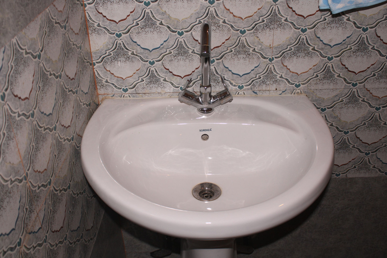 Bathroom 5, Hotel Cloud Hills, Kangra