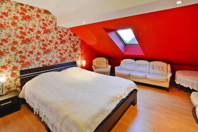 Bedroom 2, Comfy Lakeside House With Private Garden, Stargard