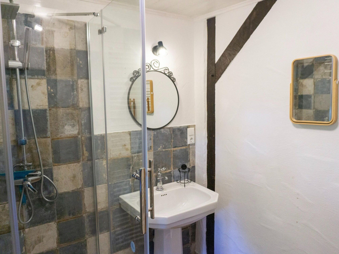 Bathroom 3, Earth Kingdom in the Pyrmonter Zehnthof, Cochem-Zell
