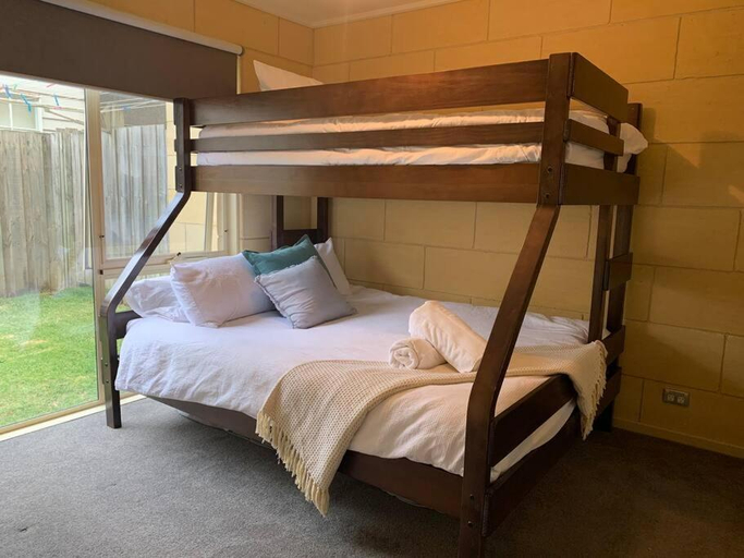 Surf break at Bayview villas SEA VIEW, Corangamite - South