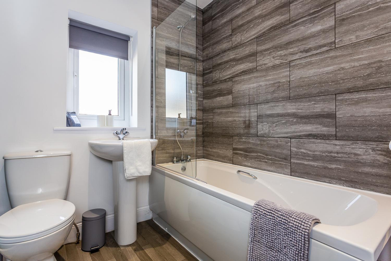 Bathroom 3, Luke Stays - Sea View, Northumberland