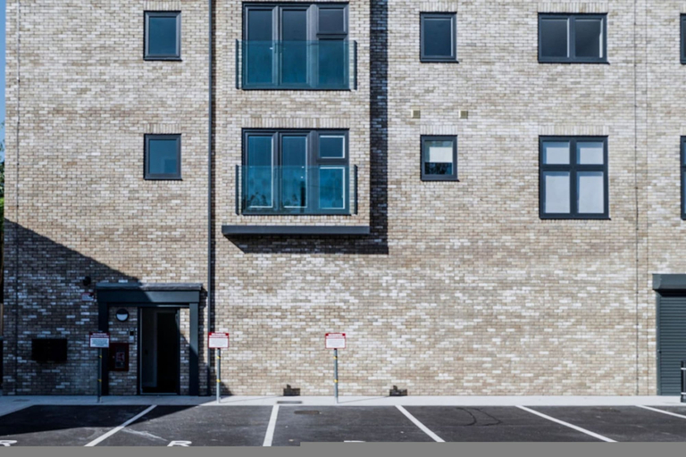 Room 5, Luxury Manchester Apartment - Pink, Stockport