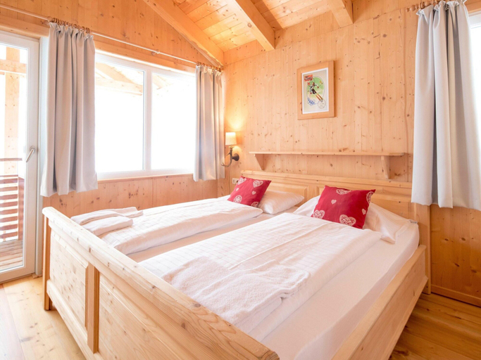 Bedroom 2, Lavish Chalet With Outdoor hot tub, Murau