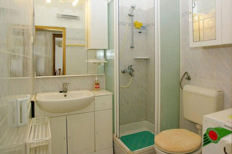 Bathroom, Apartments Tomasic - Two Bedroom Apartment With Terrace and Sea View, Blato