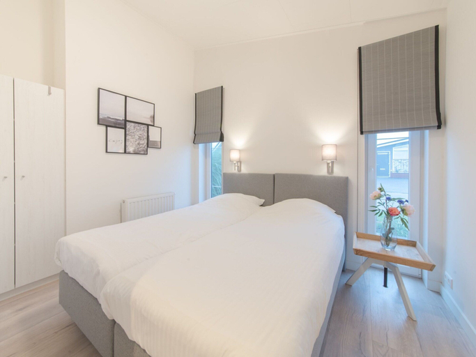 Bedroom, Cozy Chalet with Fireplace near Oosterschelde, Kapelle
