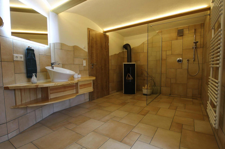 Bathroom 3, Apartment With Sauna and Fireplace in Bautzen, Bautzen