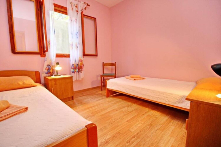 Room 4, Apartments Bacic - Three Bedroom Apartment With Terrace and Sea View, Blato