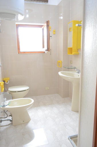 Bathroom 3, Europa37, Sassari