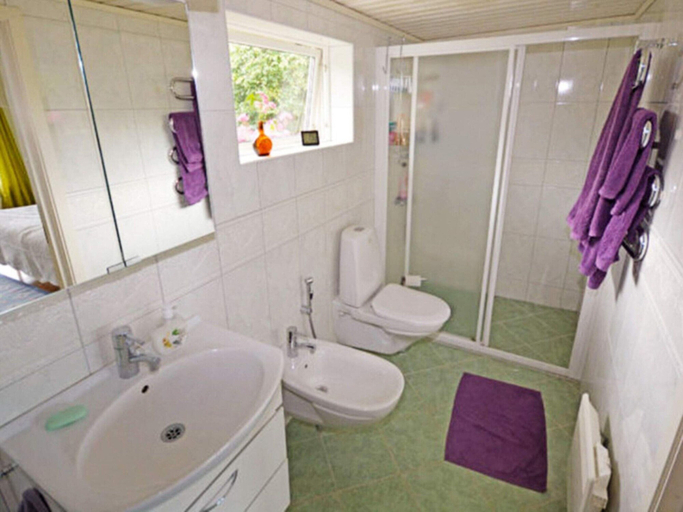Bathroom 3, 7 Person Holiday Home in Skummeslovsstrand, Laholm