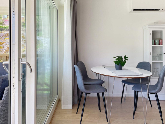 Dining 5, 4 Star Holiday Home in Ljustero, Österåker