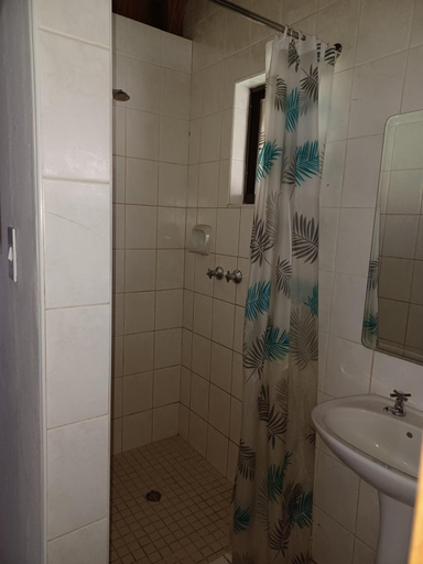 Bathroom 3, Umziki Chalets, Zululand
